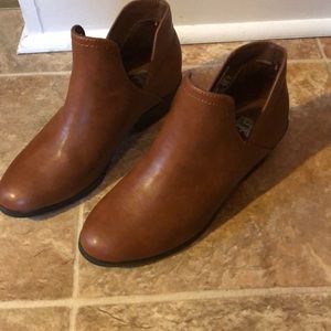 Faded glory, women size 7, ankle boots, cognac